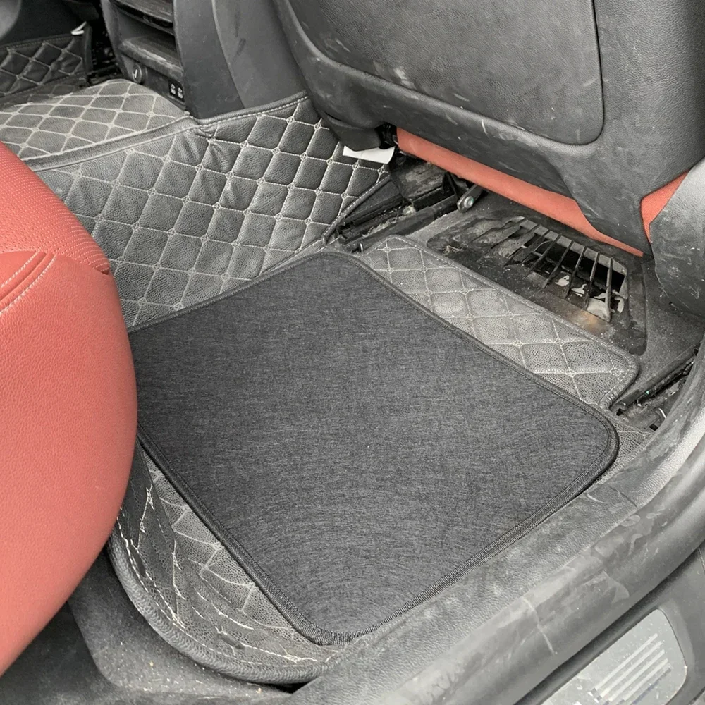ユニバーサル滑り止めカーペットフロント＆リアカーフロアマット - Car Floor Mat Rubber のレビューと価格